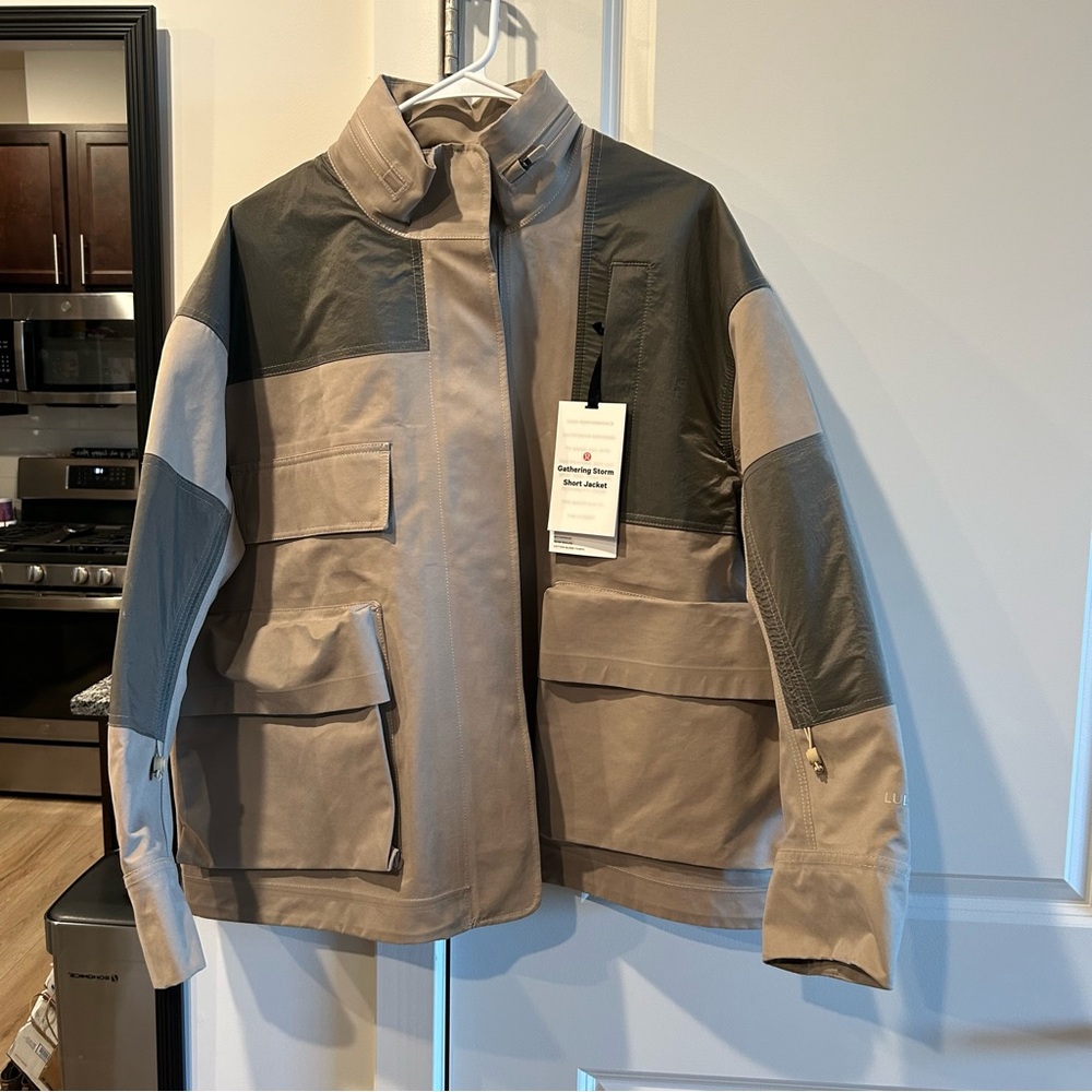 NWT Gathering Storm Short Jacket Lululemon Size 10